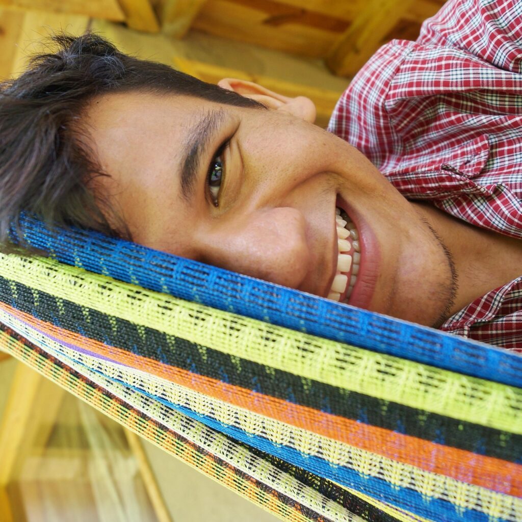 plenitude sorriso feliz tranquilo paz